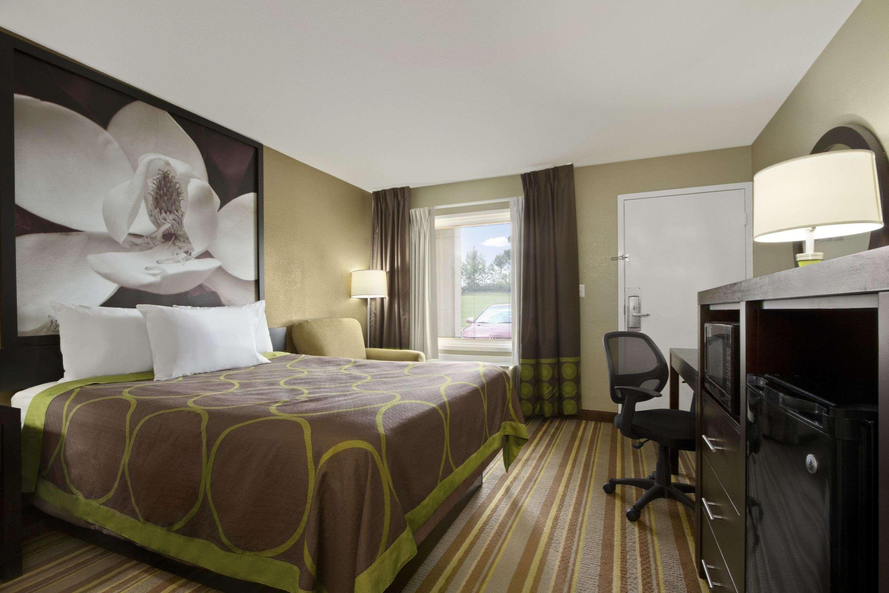 Super 8 By Wyndham-Tupelo Airport Motel Екстериор снимка
