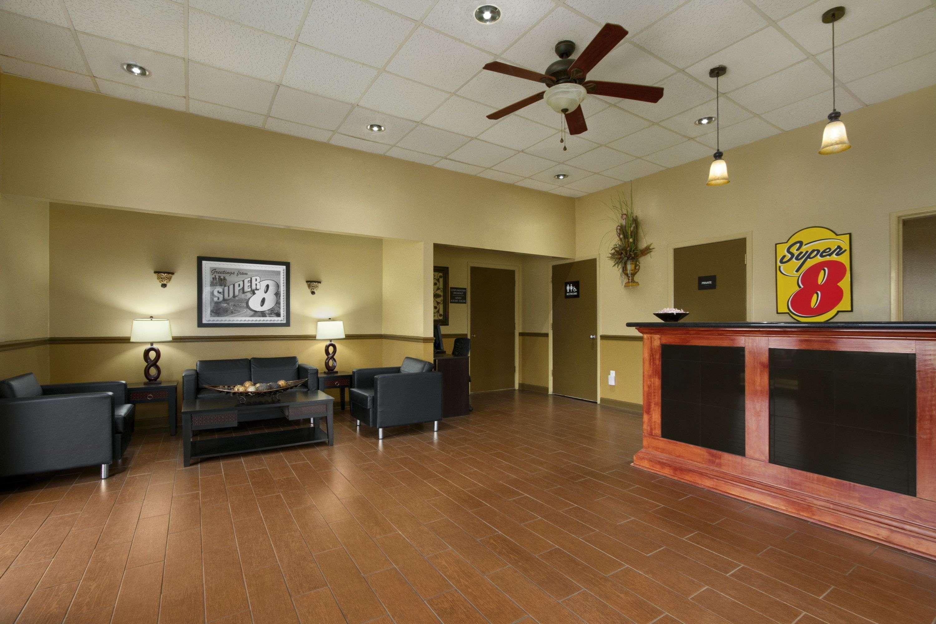 Super 8 By Wyndham-Tupelo Airport Motel Екстериор снимка