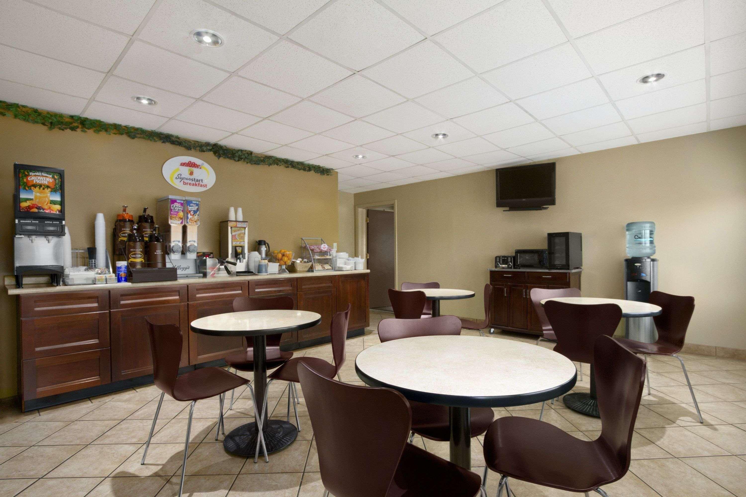 Super 8 By Wyndham-Tupelo Airport Motel Екстериор снимка