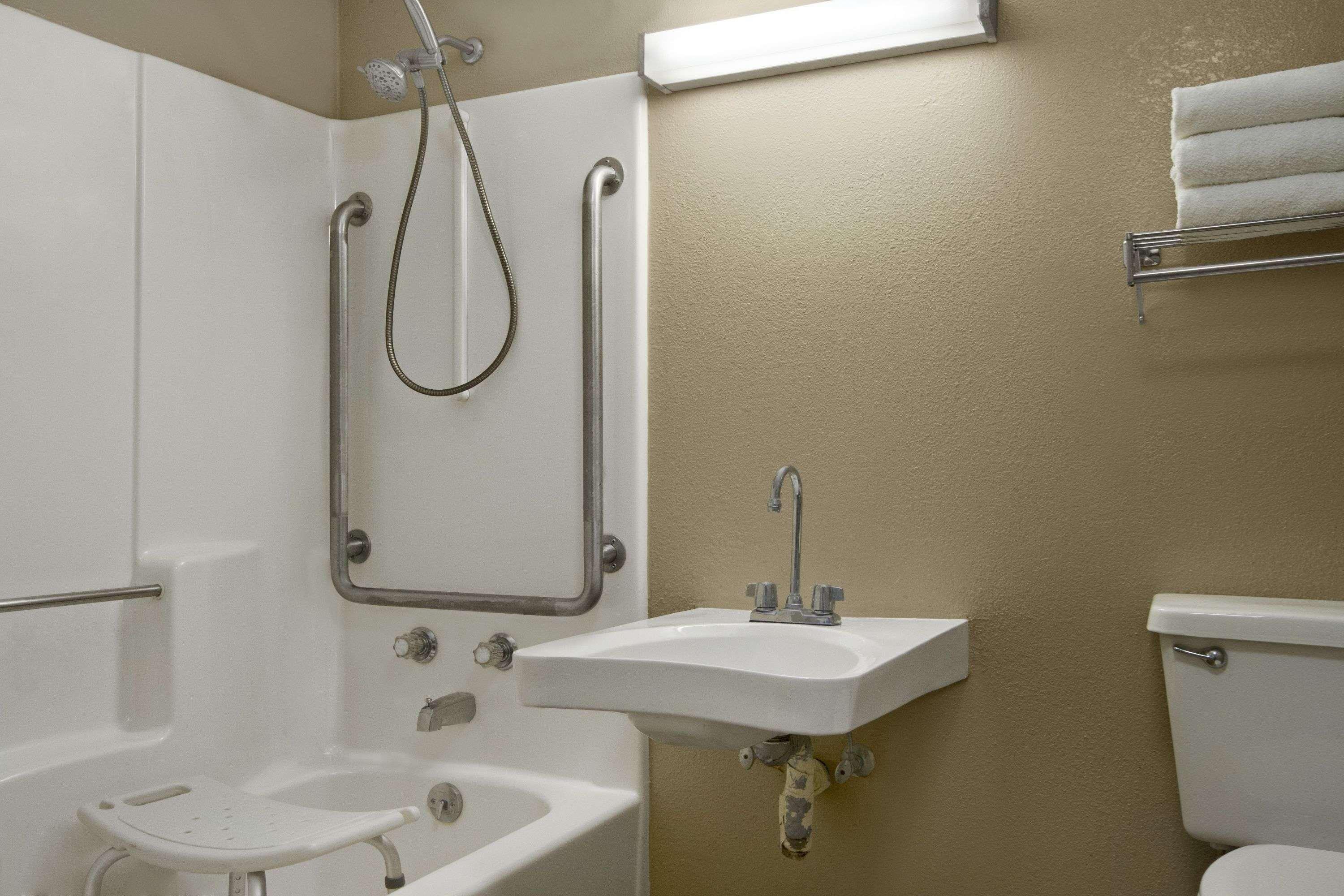 Super 8 By Wyndham-Tupelo Airport Motel Екстериор снимка