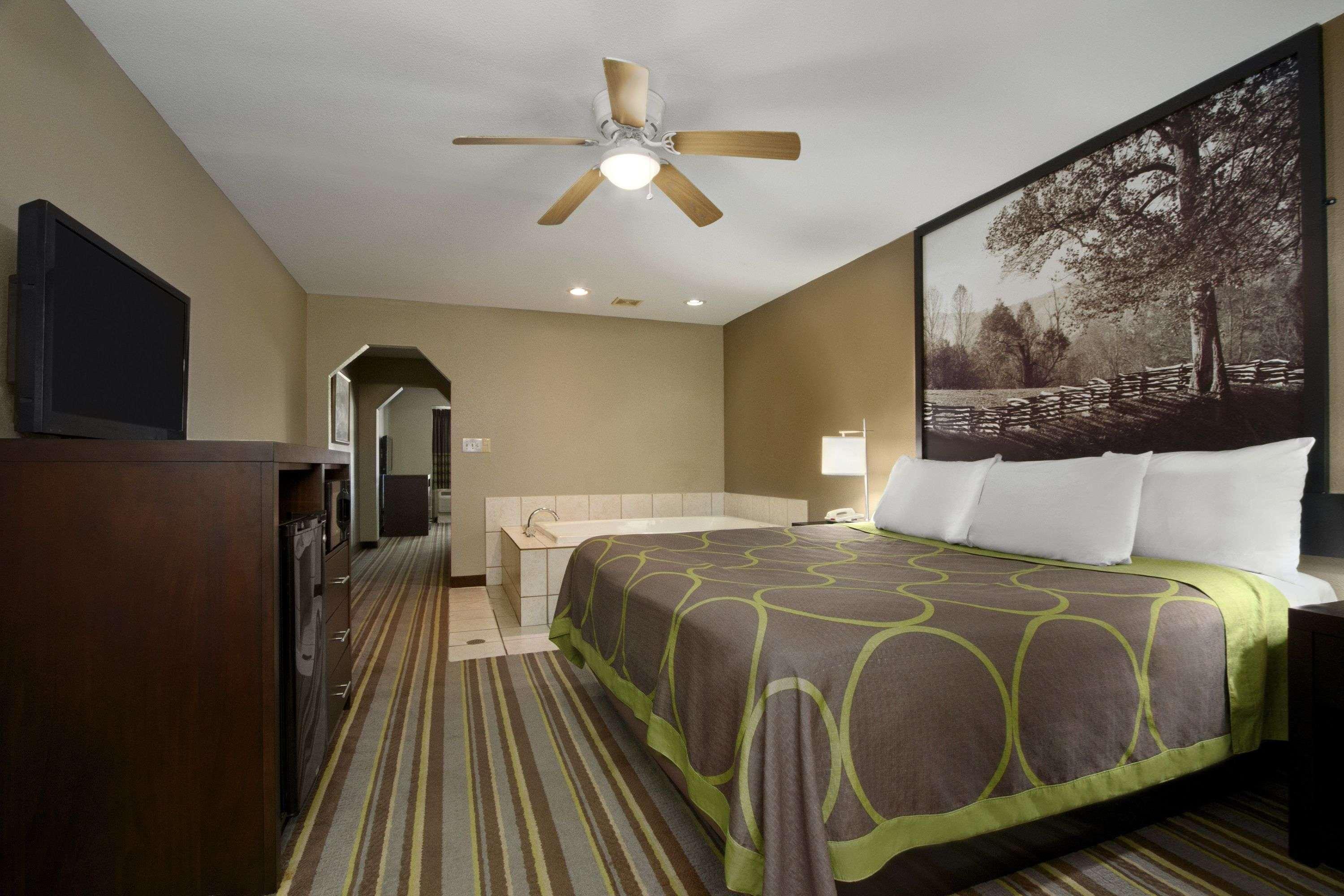 Super 8 By Wyndham-Tupelo Airport Motel Екстериор снимка