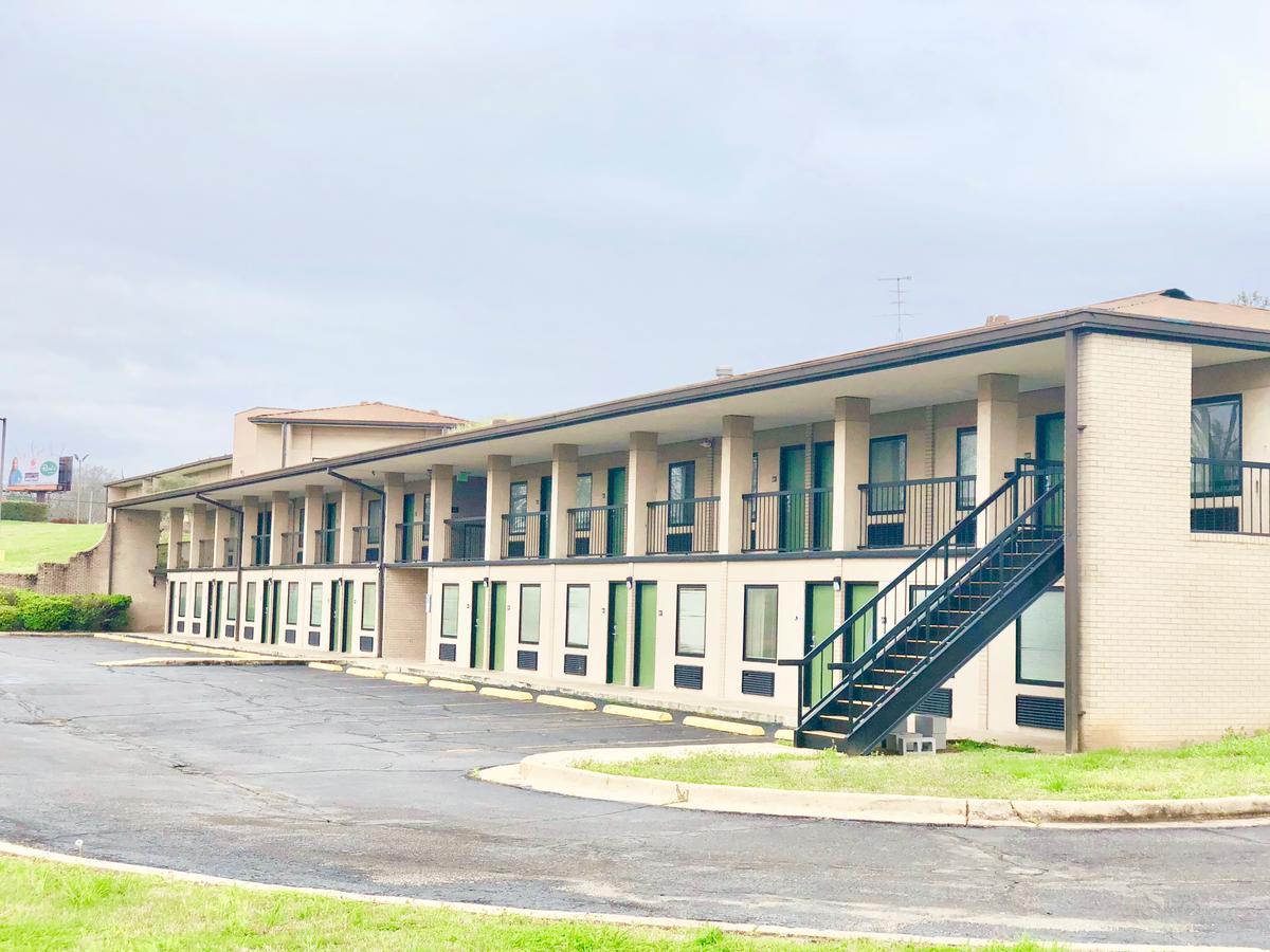 Super 8 By Wyndham-Tupelo Airport Motel Екстериор снимка