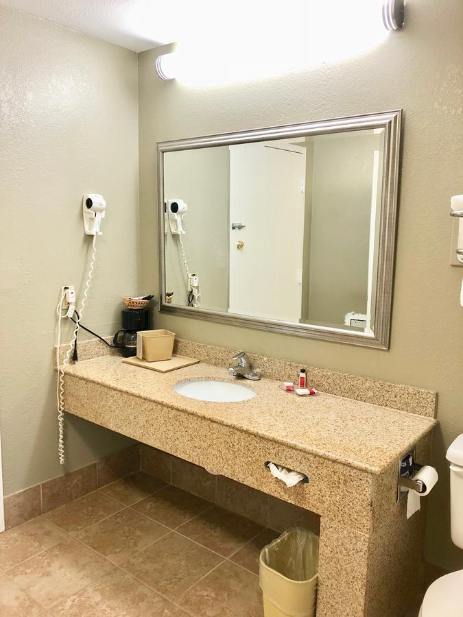 Super 8 By Wyndham-Tupelo Airport Motel Екстериор снимка