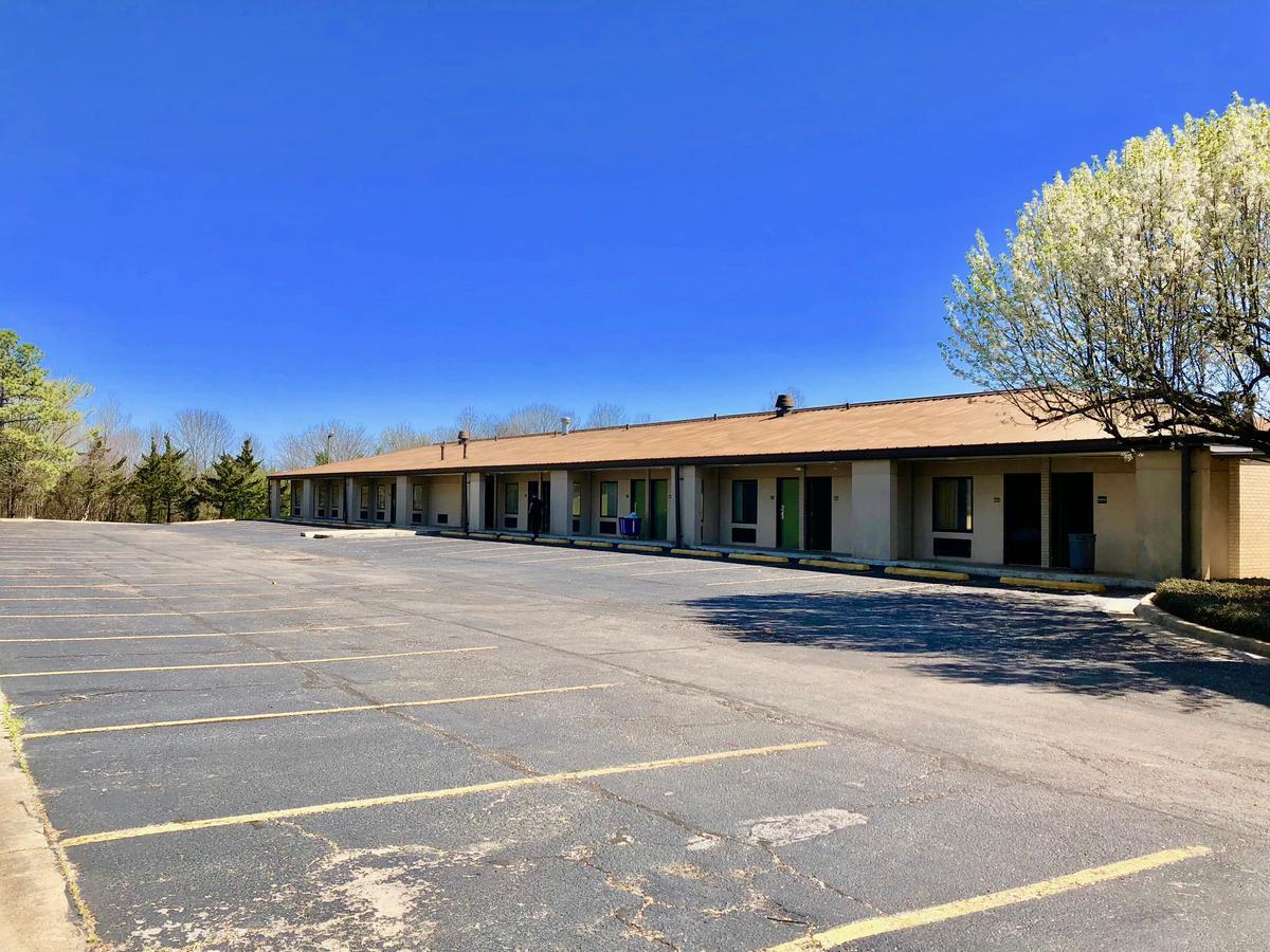 Super 8 By Wyndham-Tupelo Airport Motel Екстериор снимка