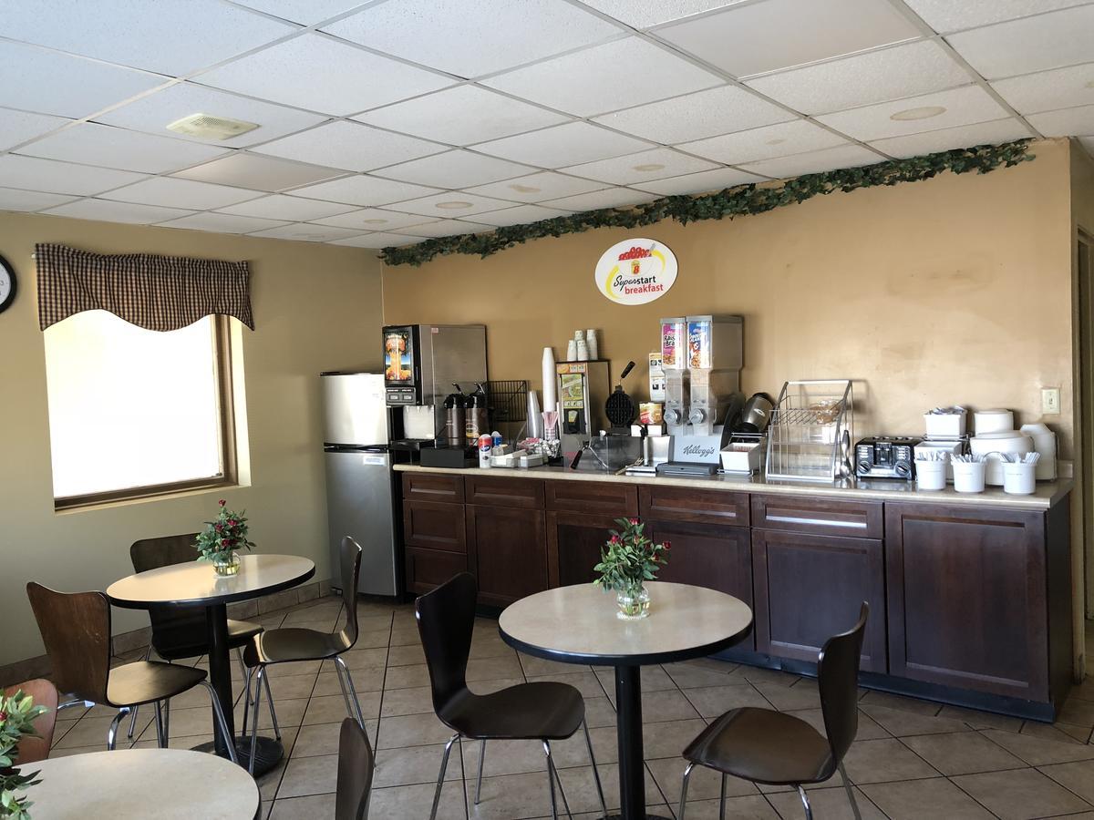 Super 8 By Wyndham-Tupelo Airport Motel Екстериор снимка
